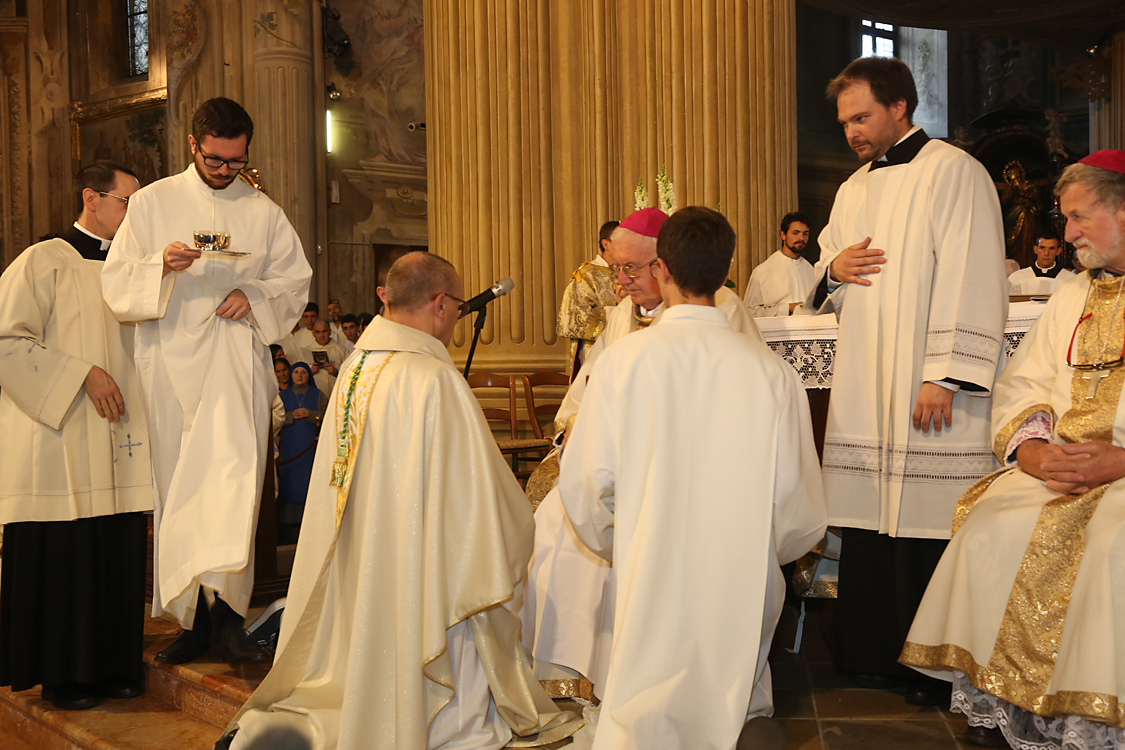 Monsignor Marco Prastaro Vescovo di Asti_252.jpg
